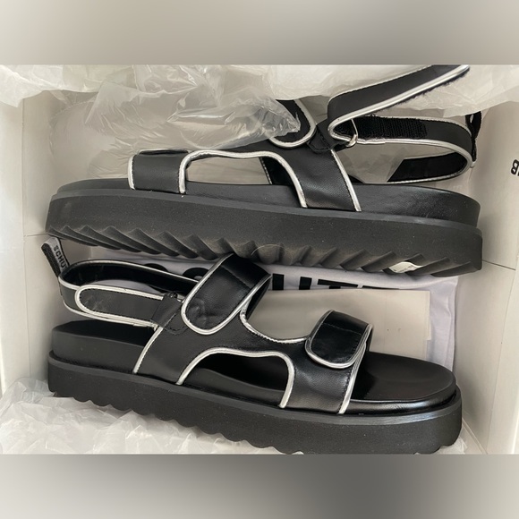 Zaha Metallic Leather Grip-Strap Platform Sandals - Picture 7 of 10